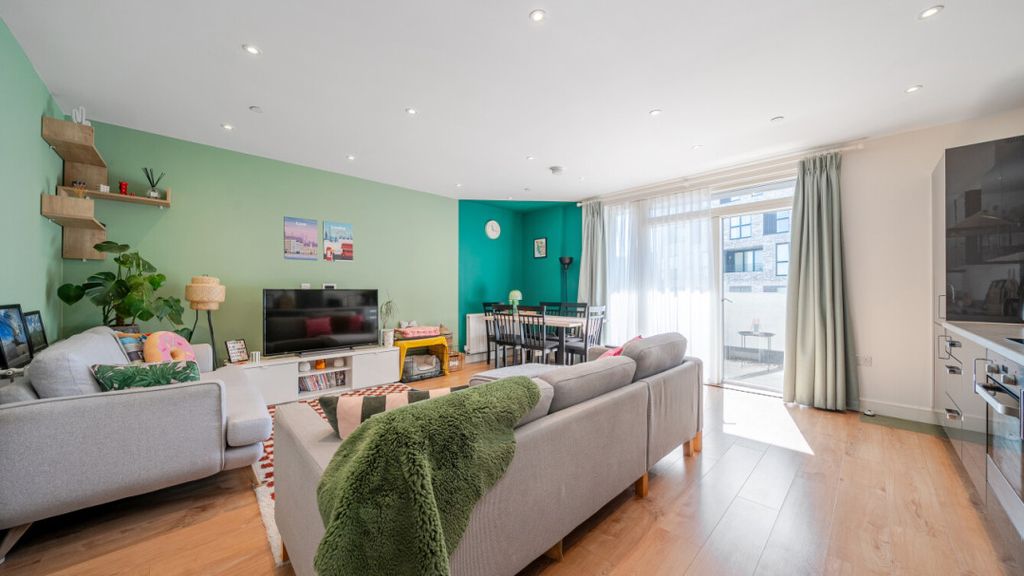 Property photo 2 of 20