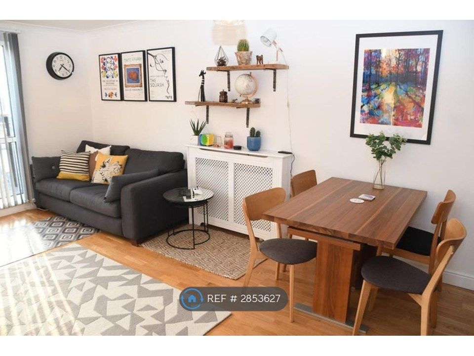 Property photo 3 of 21 Living Room