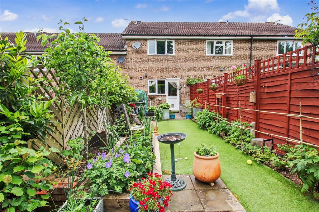 Property photo 2 of 12 Garden 2.Jpg