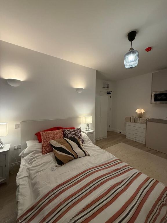 Property photo 1 of 10 Bedroom