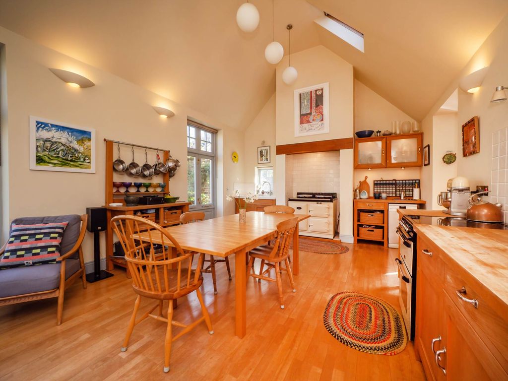 Property photo 2 of 26