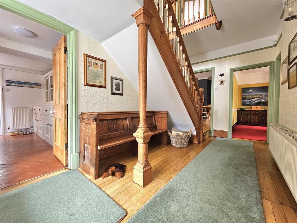 Property photo 2 of 22