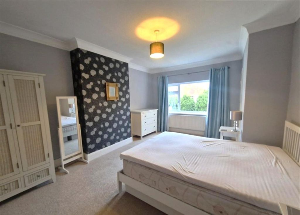 Property photo 3 of 8 Bedroom
