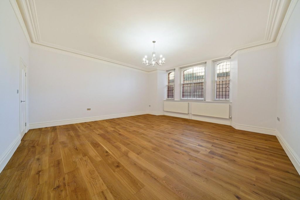 Property photo 2 of 15 Carlisle Mansions