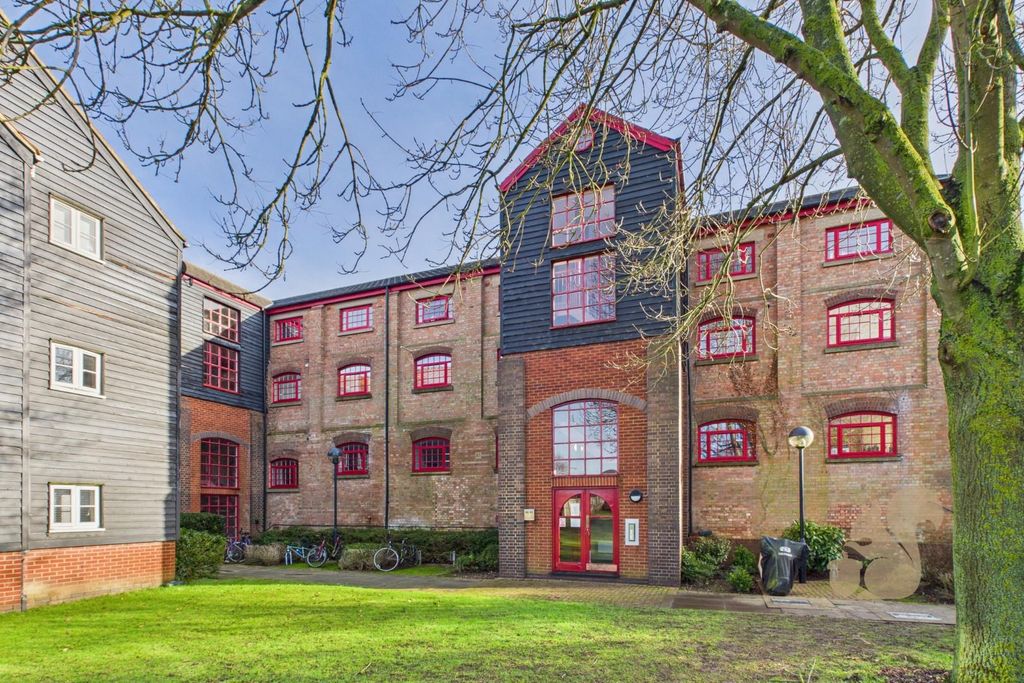 Property photo 1 of 12 Cam01659G0-Pr0711-Still012.Jpg