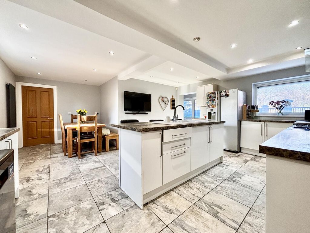 Property photo 3 of 29 Kitchen/Dining Room