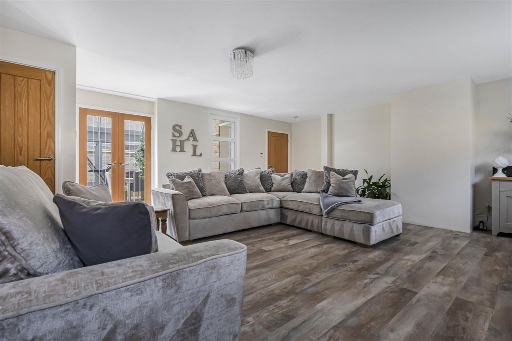 Property photo 3 of 47 58_58384.Jpg