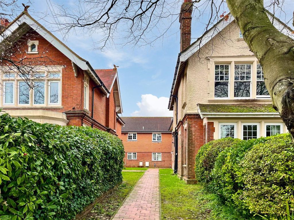 Property photo 1 of 10 Loxley Gardens.Jpg