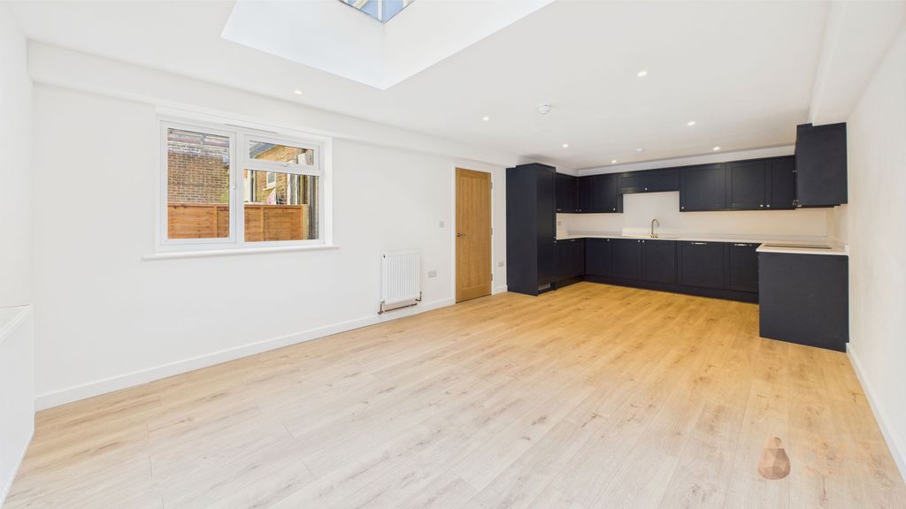 Property photo 3 of 13 Kitchen/Lounge/Diner