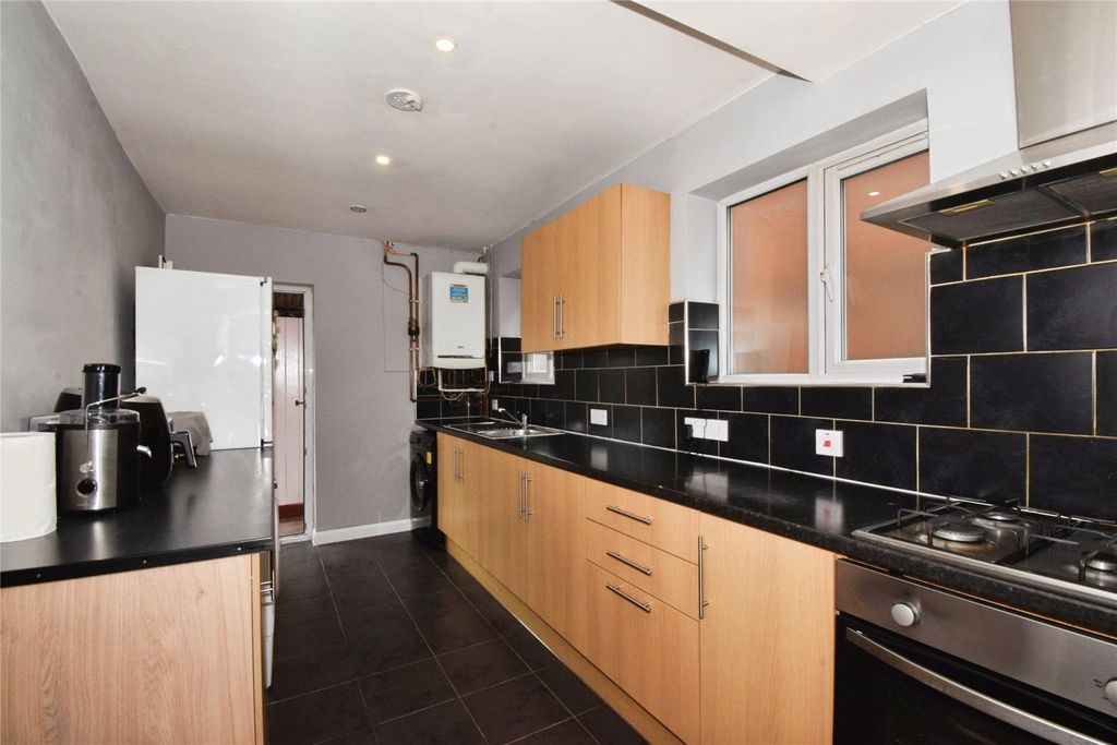 Property photo 3 of 20 Kitchen
