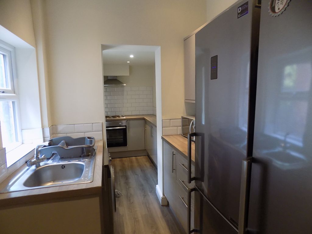 Property photo 2 of 10 Kitchen