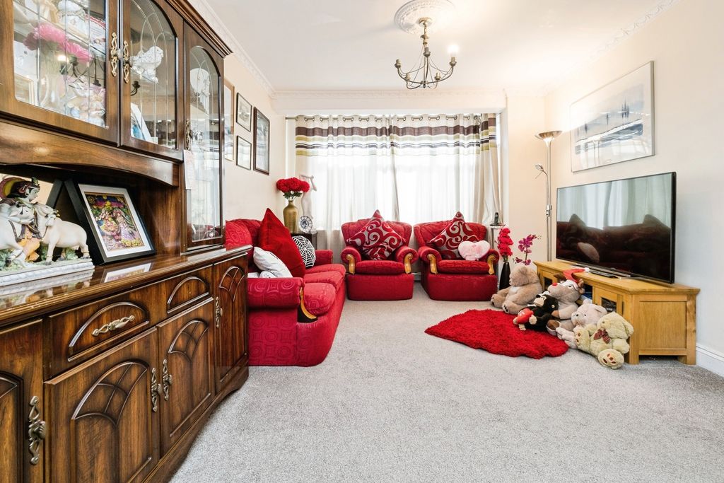 Property photo 3 of 17 Photo