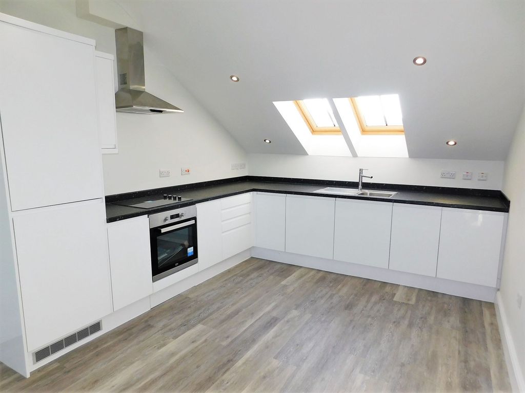 Property photo 3 of 21 Kitchen