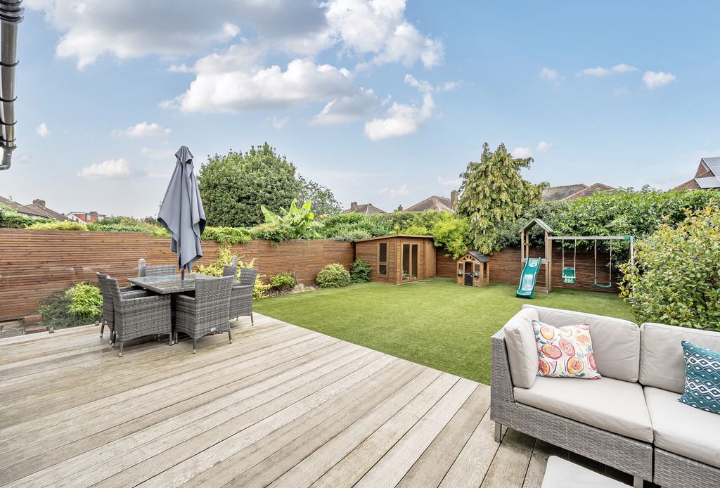 Property photo 3 of 26 1328877-14-687Fcd...