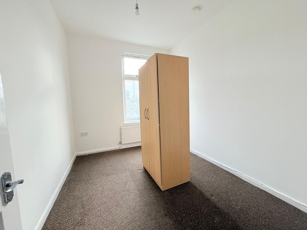 Property photo 3 of 8 Gallery