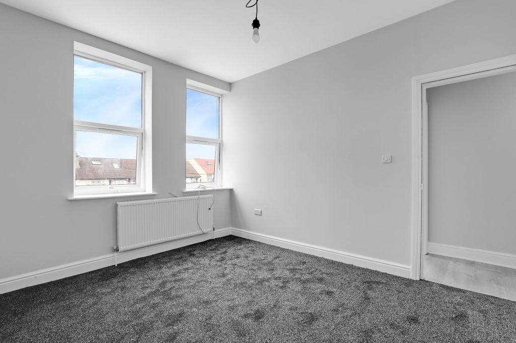 Property photo 2 of 15 13-968Cjhmcb - Flat 2 13 Enmore Road - 37