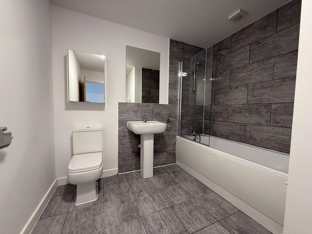 Property photo 3 of 6 Bathroom