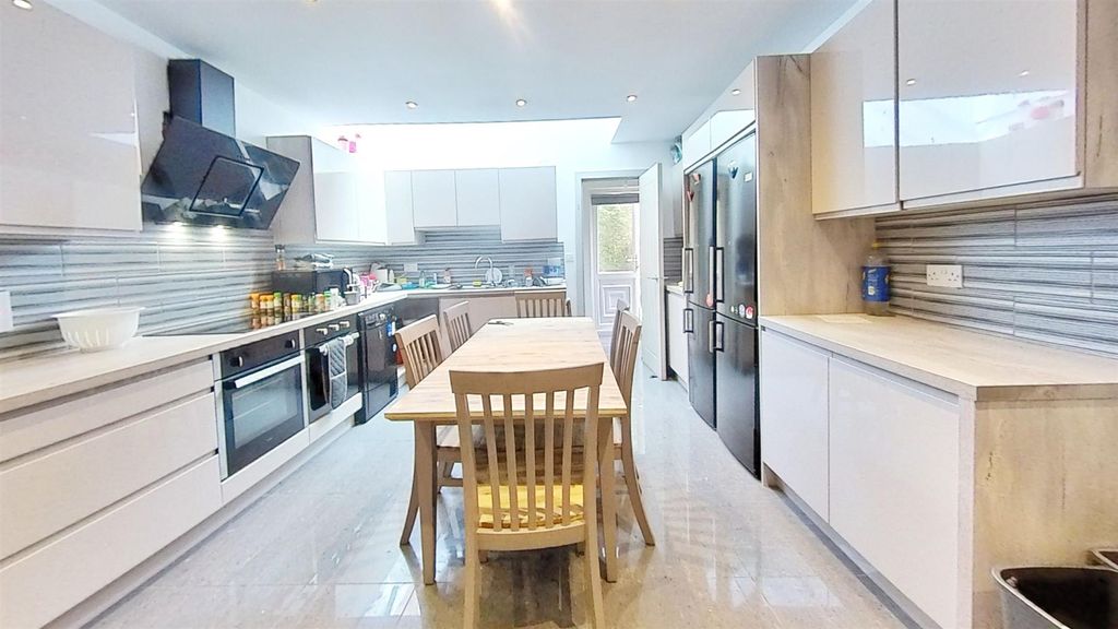 Property photo 3 of 11 243-Tiverton-Road-Ki