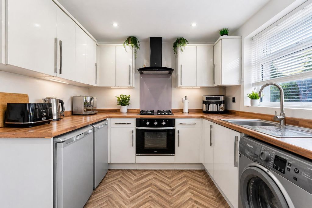 Property photo 2 of 27 d974B480-2F0E-4c14-8d9d-c420dab68A13.Png