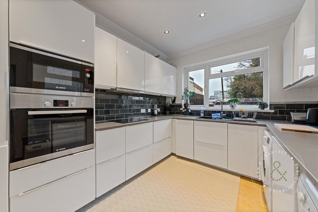 Property photo 3 of 30 Clodien-Avenue-09.Jpg