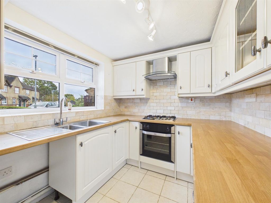Property photo 2 of 10 Kitchen