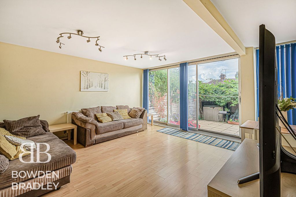 Property photo 2 of 17