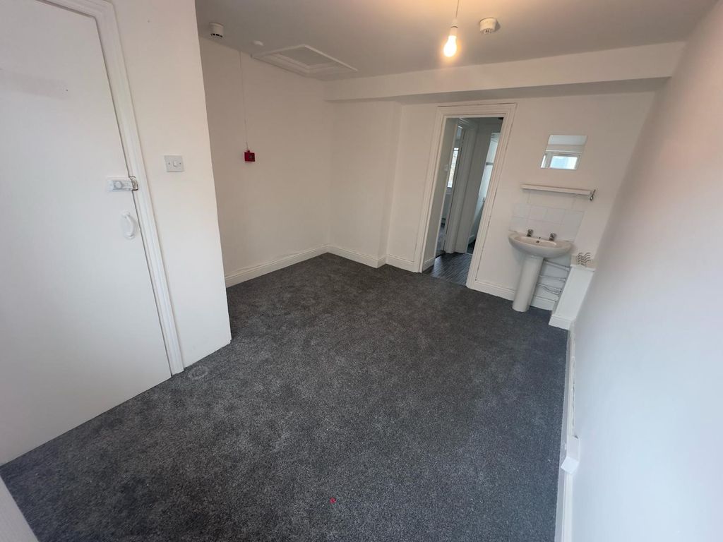 Property photo 1 of 8 Photo 7