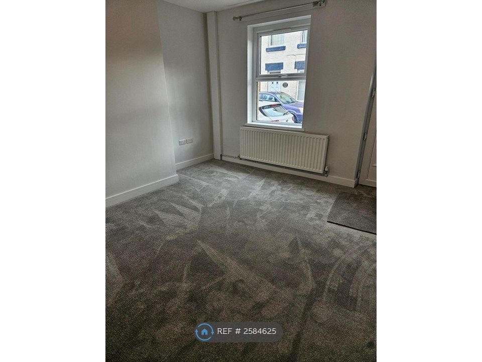 Property photo 3 of 11 Lounge