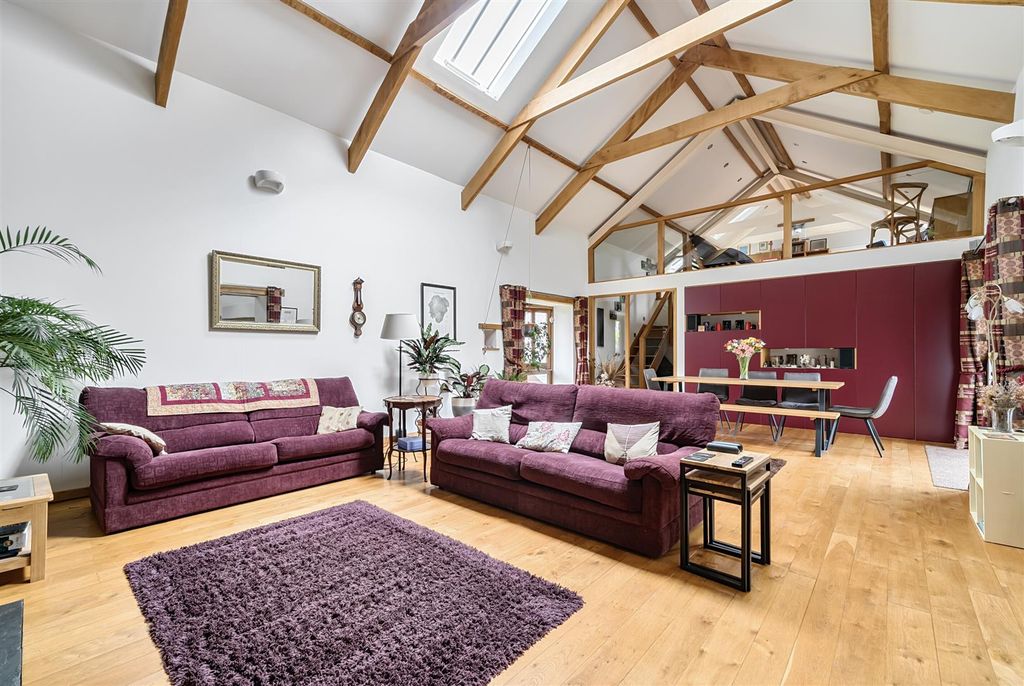 Property photo 2 of 34 Sitting Room
