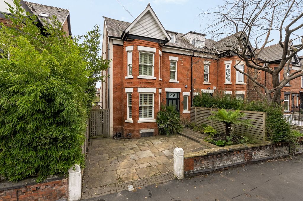Property photo 1 of 21