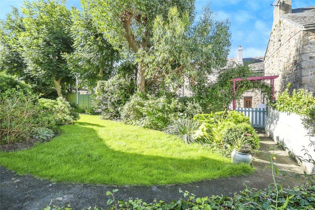 Property photo 3 of 13 Garden