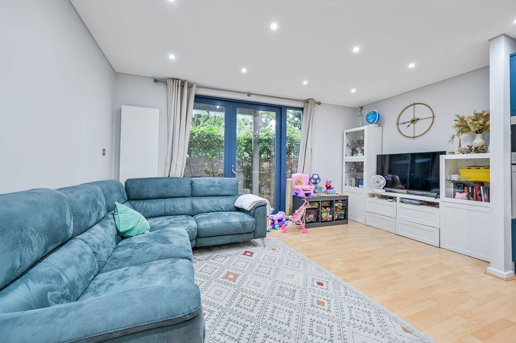 Property photo 2 of 11