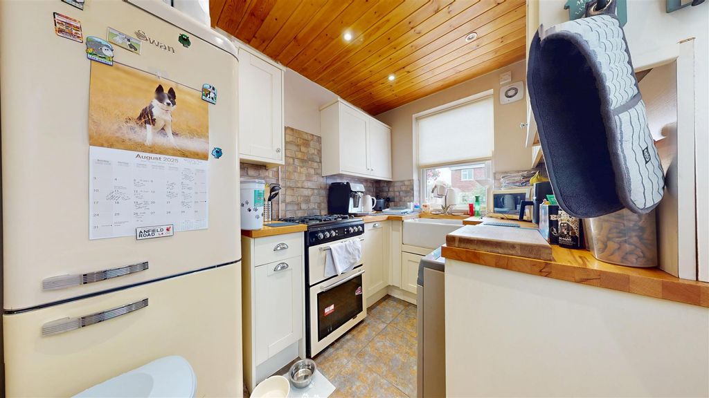 Property photo 3 of 18 Ormskirk Road Kitchen