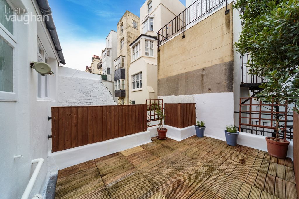 Property photo 2 of 7 Roof Terrace