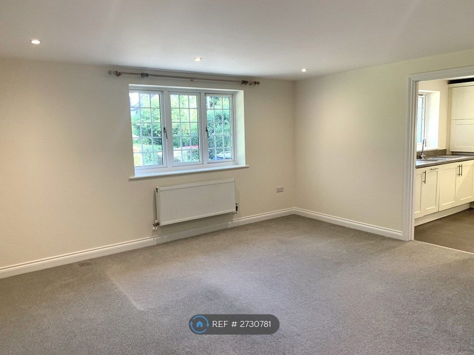 Property photo 3 of 11 Living Room