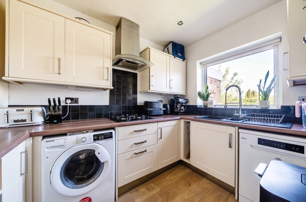 Property photo 3 of 20 1449780-20-69Eb88...