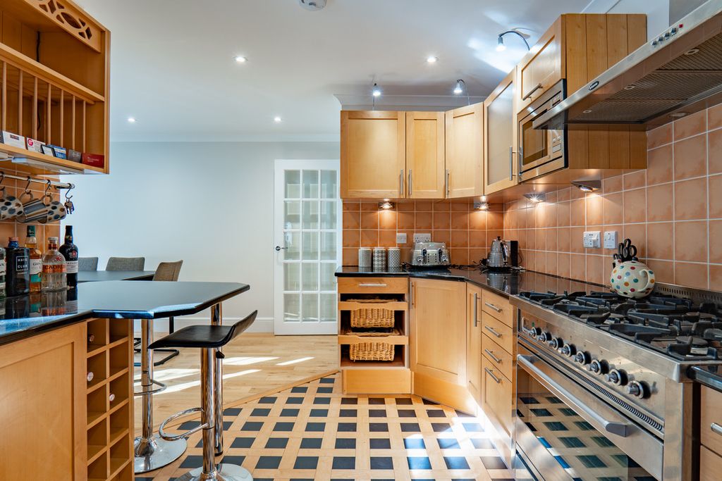 Additional image 8 of 4 bed flat for saleIsland Bank Road, Inverness IV2