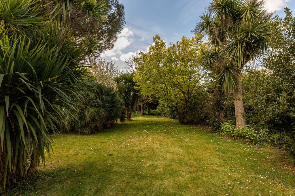 Property photo 2 of 49