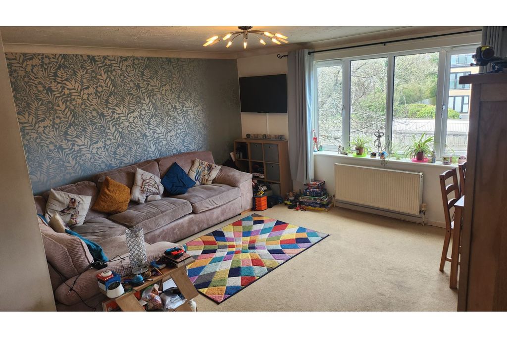 Property photo 3 of 11