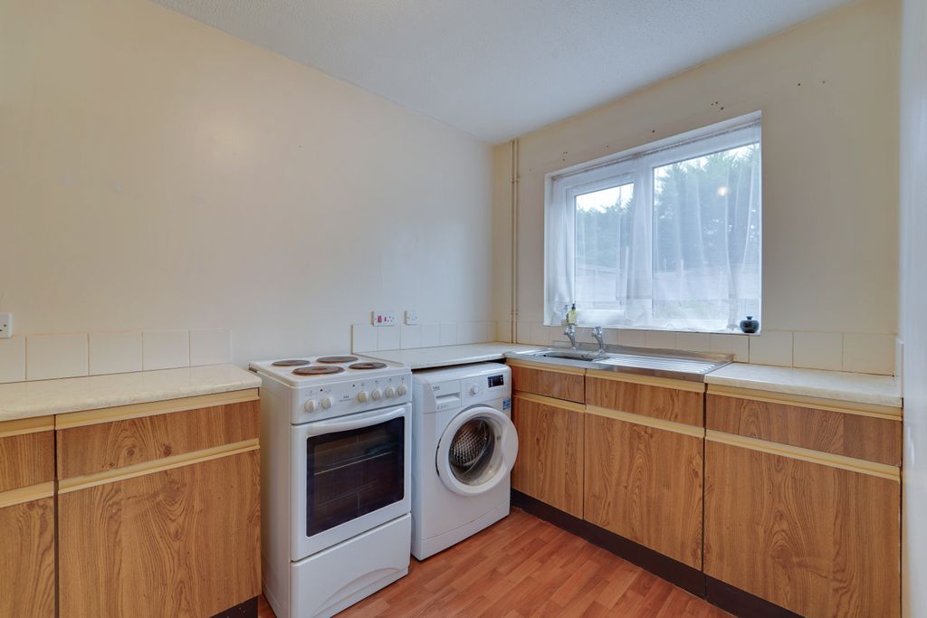 Property photo 3 of 17 Kitchen