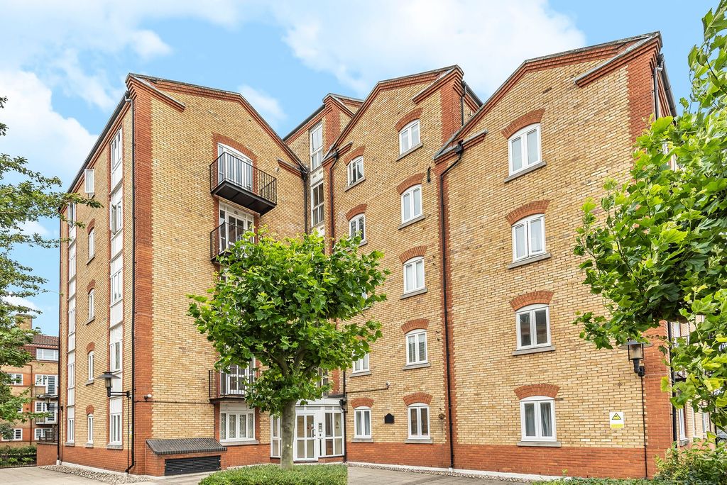 Property photo 1 of 12