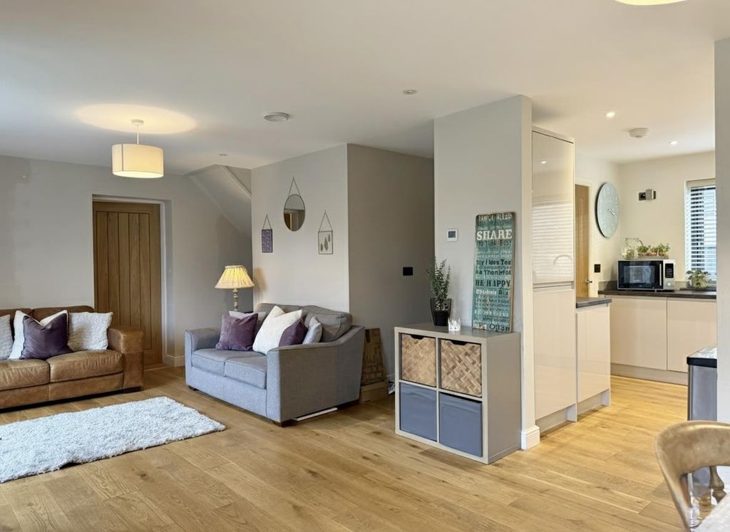 Property photo 3 of 27