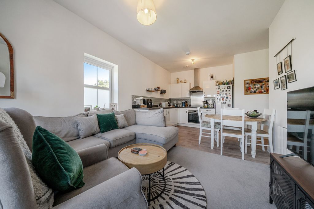 Property photo 3 of 19 1509989-13-6A8d6d...