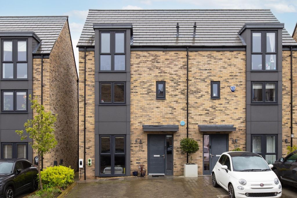 Property photo 2 of 28 16 Old Pump House Close-33.Jpg