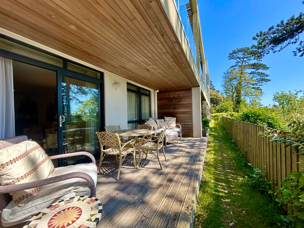 Property photo 2 of 32 Terrace