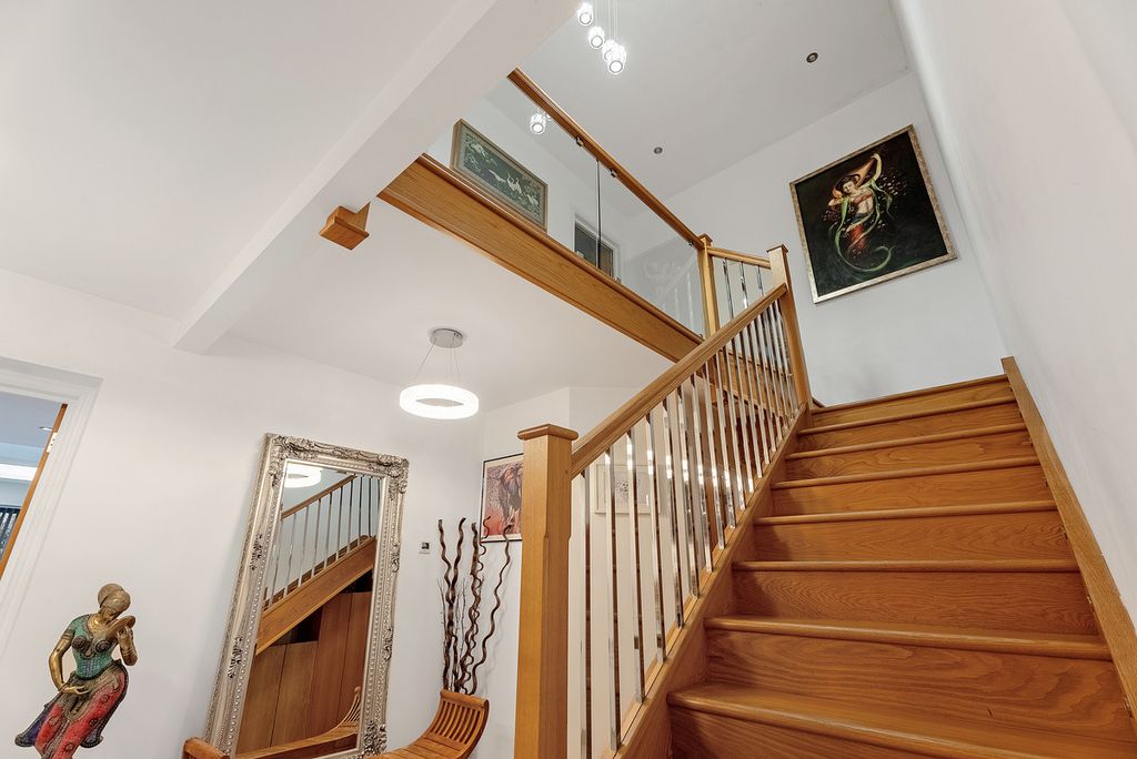 Additional image 13 of 6 bed detached house for salePine Grove, Brookmans Park AL9