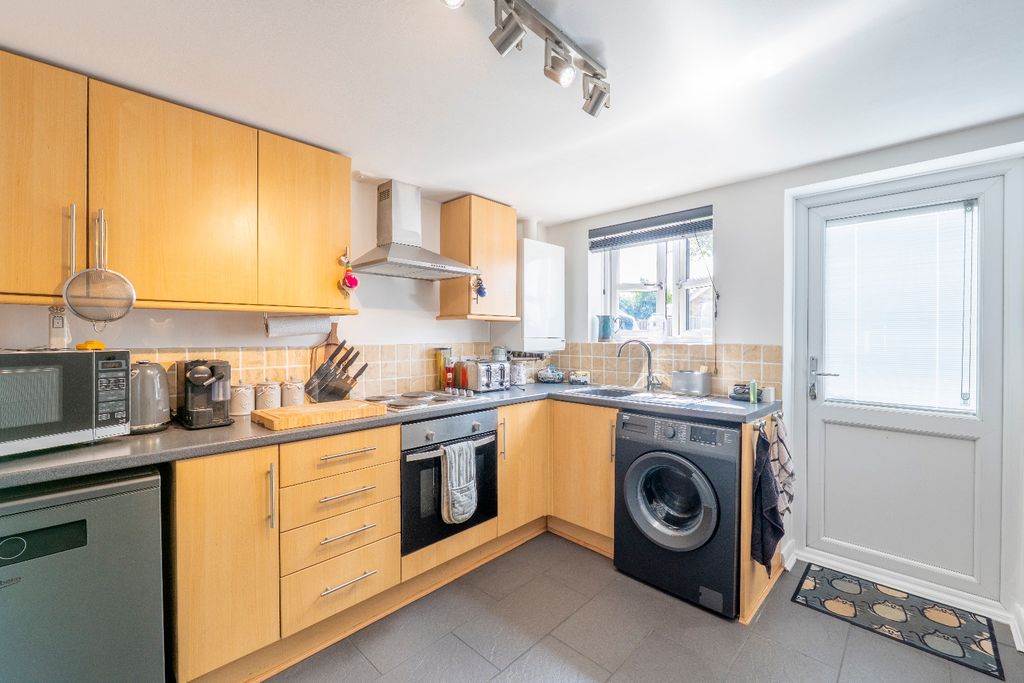Property photo 2 of 17 4161543