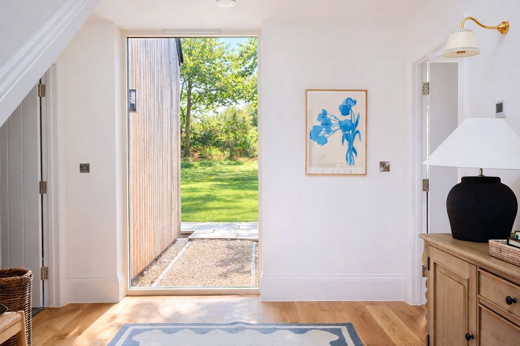Property photo 2 of 11 Entrance