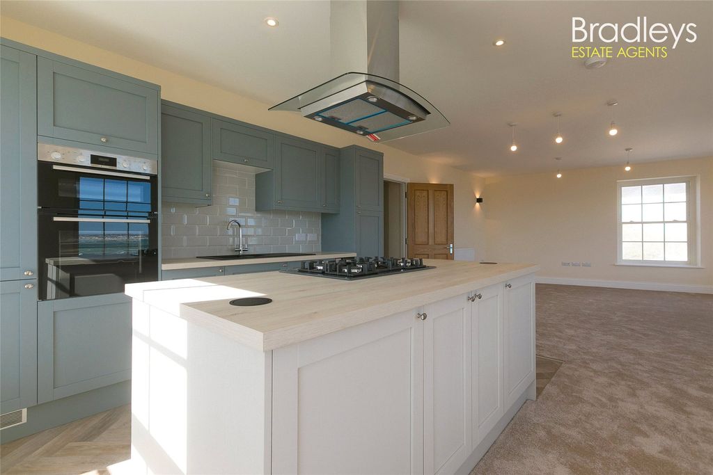 Property photo 1 of 13 Apartment Example