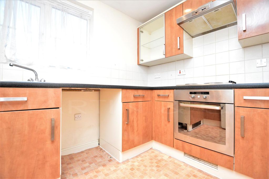 Property photo 2 of 7 Kitchen